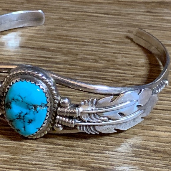 Vintage Kingman Turquoise Silver Cuff Bracelet - Picture 5 of 6